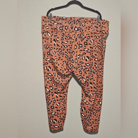 Fabletics Define PowerHold High-Waisted 7/8 Leopard Print Leggings Size 3X - Picture 9 of 16